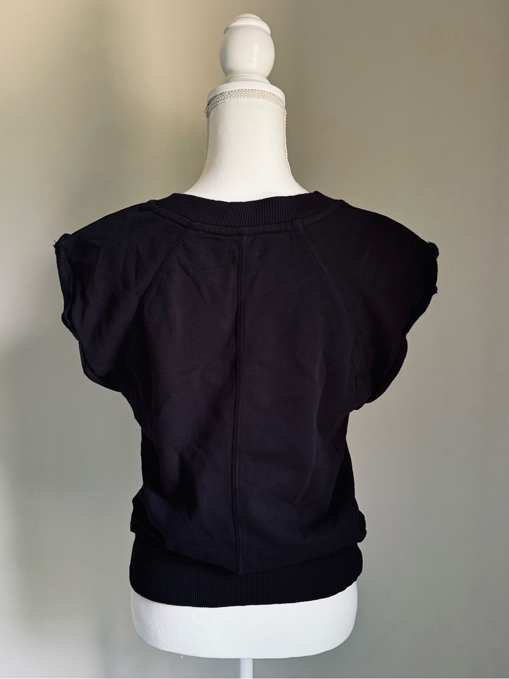 ANTHROPOLOGIE PILCRO Black Pullover Muscle Sweatshirt Top Sz XS "Endless Heart" - Picture 7 of 12